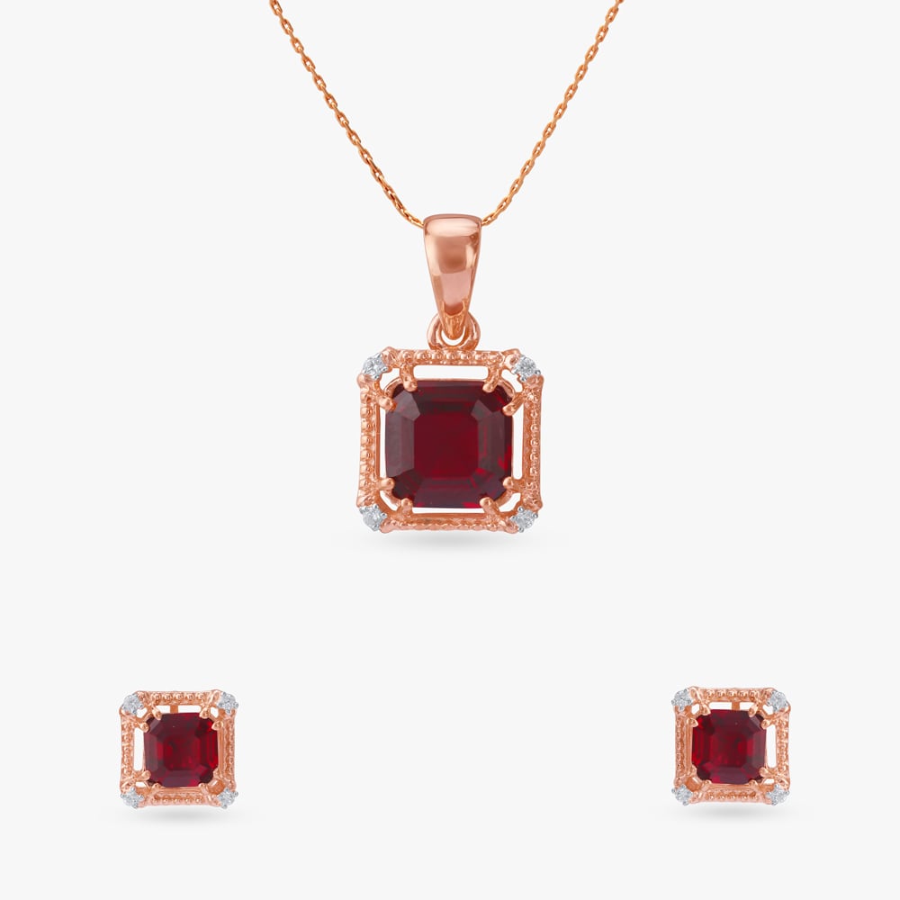 

Royale Glamour Silver Pendant and Earrings Set