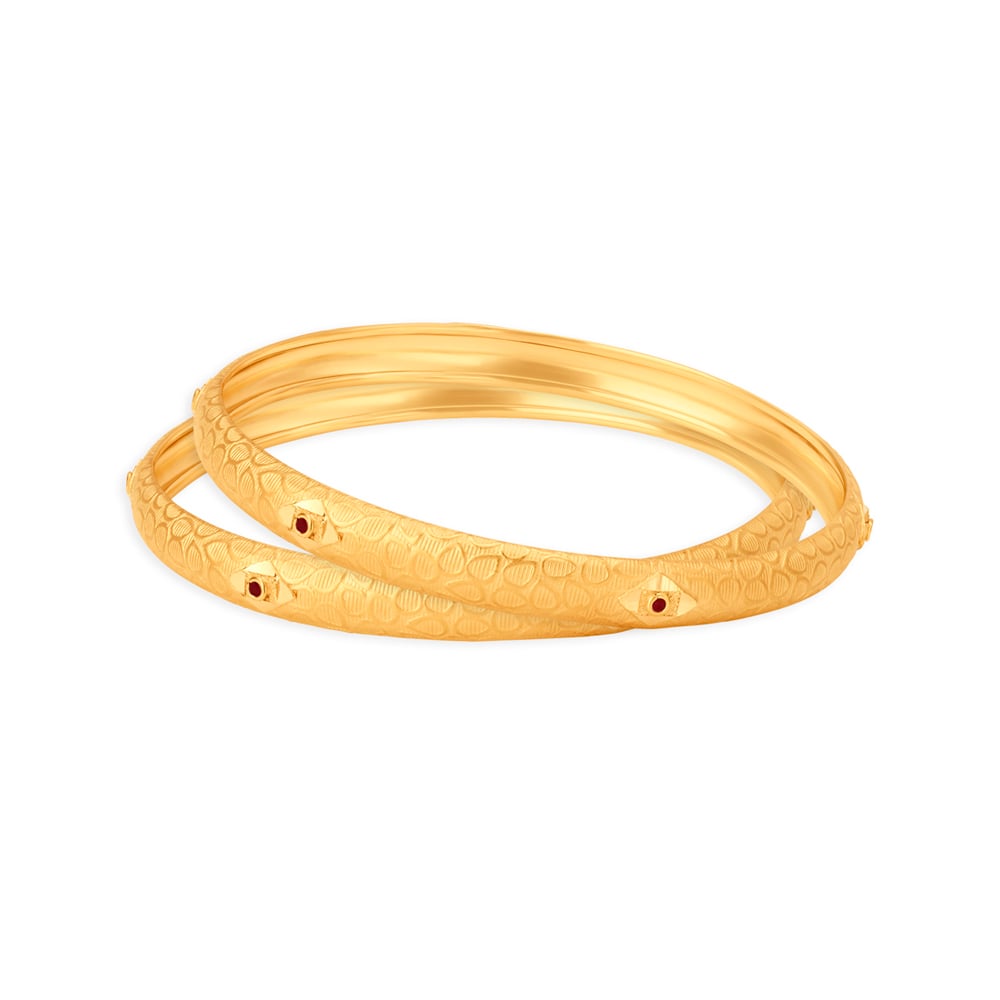 Minimalistic Gold Bangle with Leaf Carvings