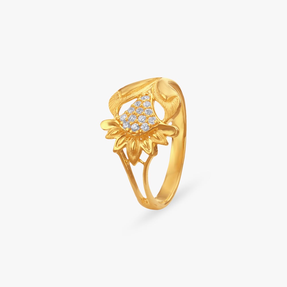

Radiating Petals Gold Ring