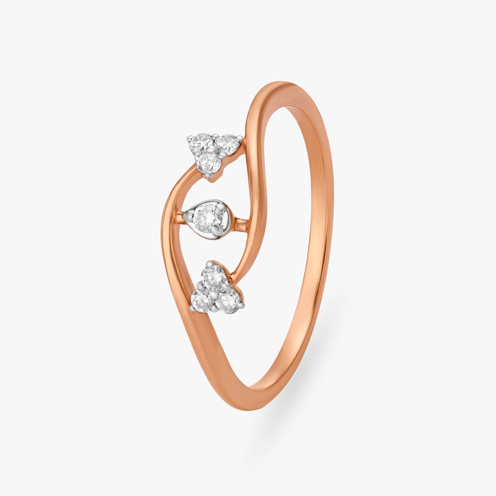

Wavy Wink Diamond Ring