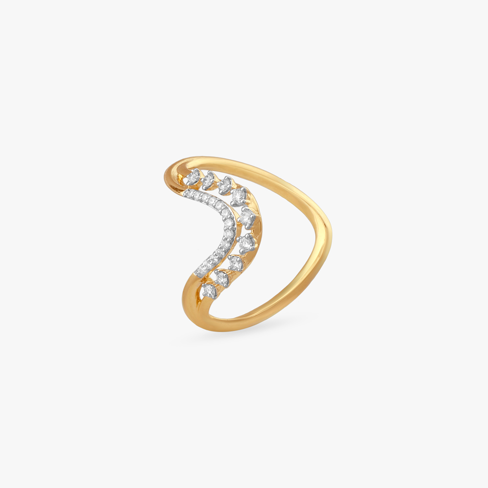 

Spunky Regal Diamond Finger Ring