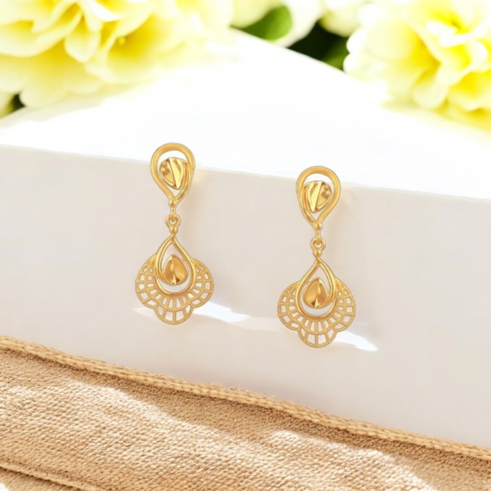 

Scalloped Shine Gold Drop Earrings