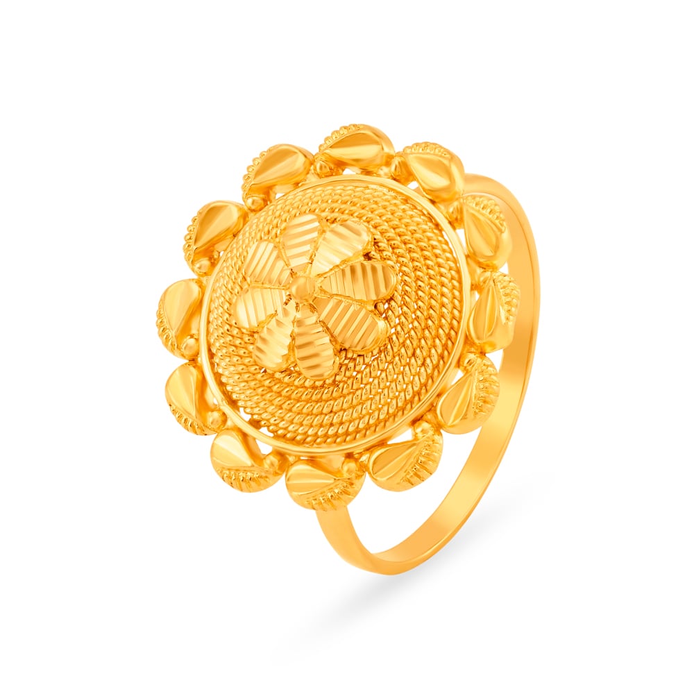 Entrancing Leaf Pattern Gold Finger Ring