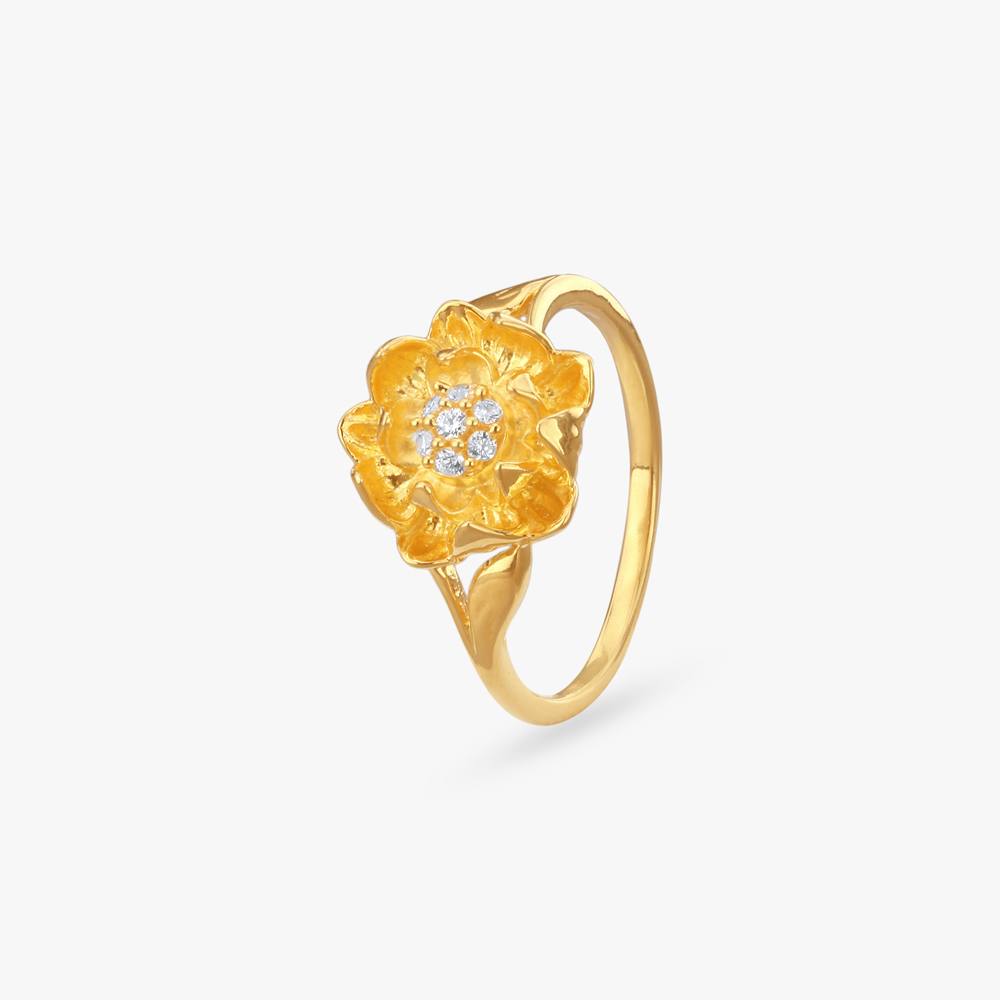 

Blossom Glow Gold Finger Ring
