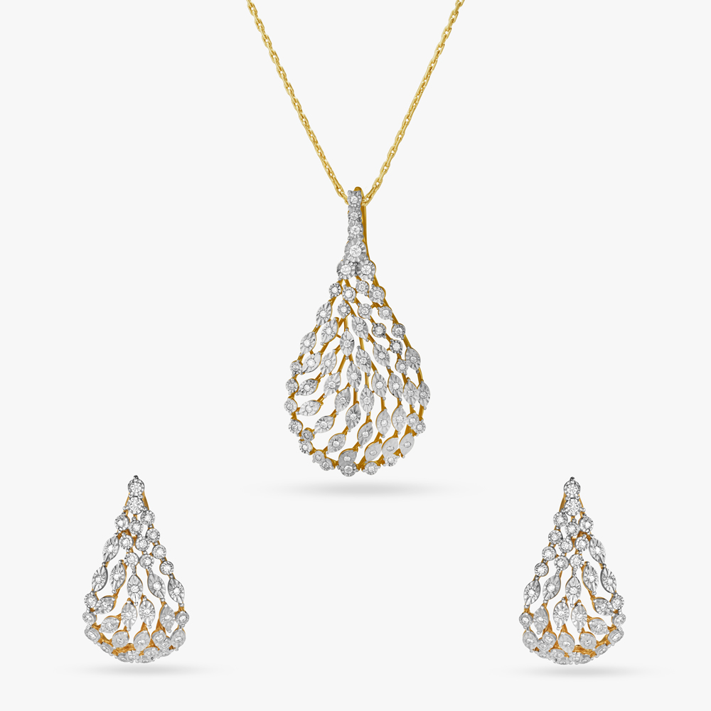 Alluring Teardrop Diamond Pendant and Earrings Set,,hi-res image number null