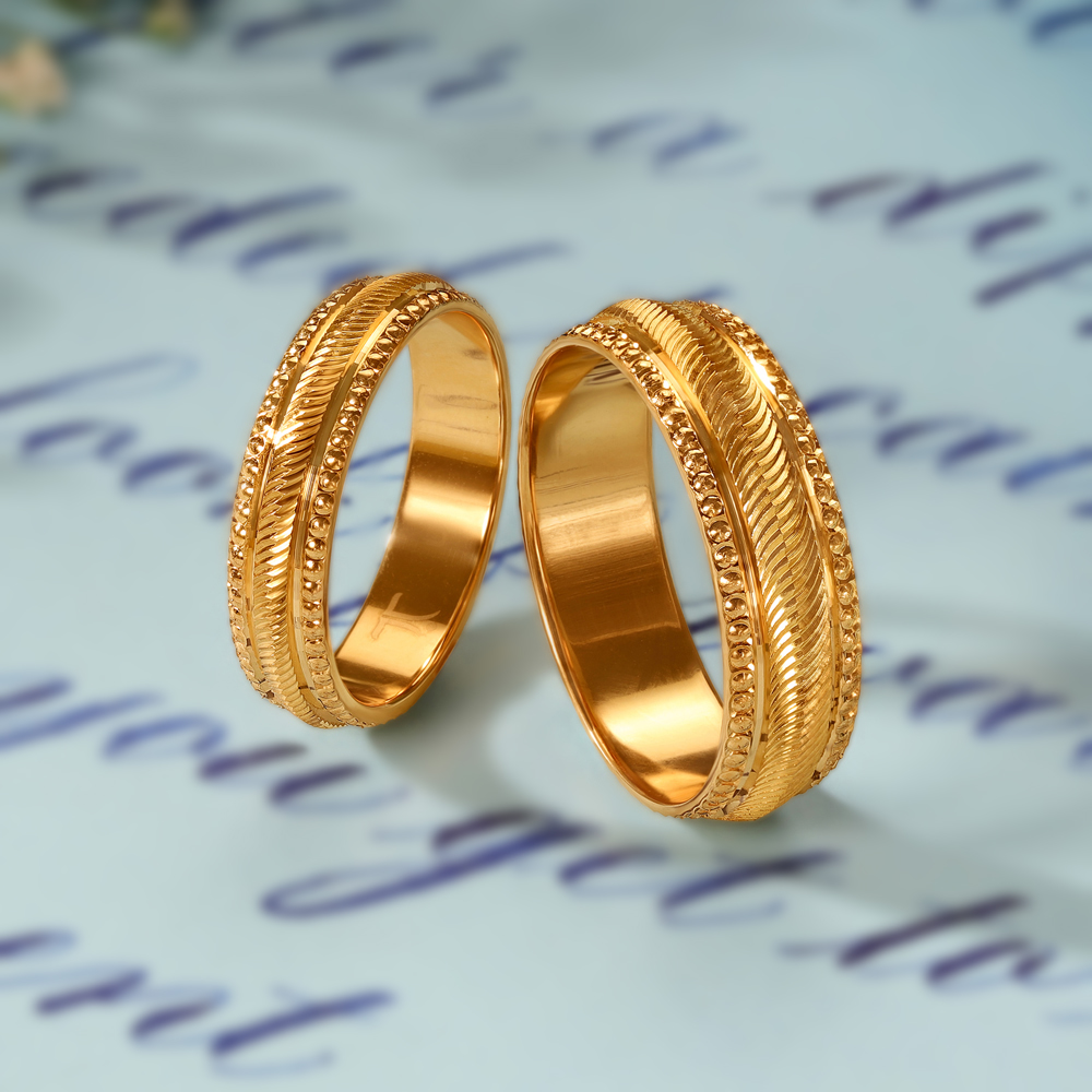 Lustrous Ridged Gold Ring for Men