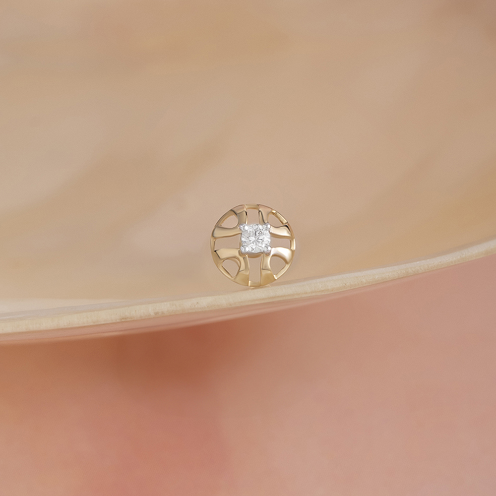 Mirrored Heritage Gold & Diamond Nose Pin,,hi-res image number null