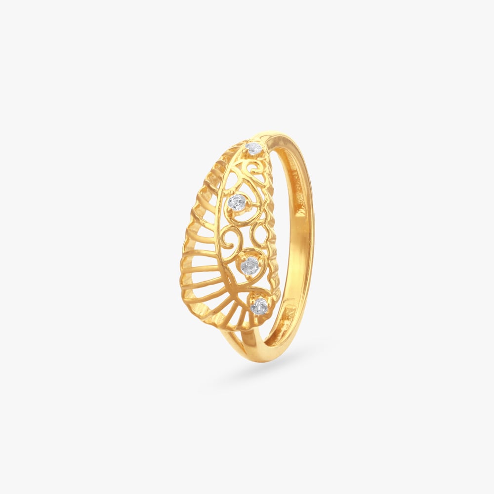 

Breezy Shell Gold Ring