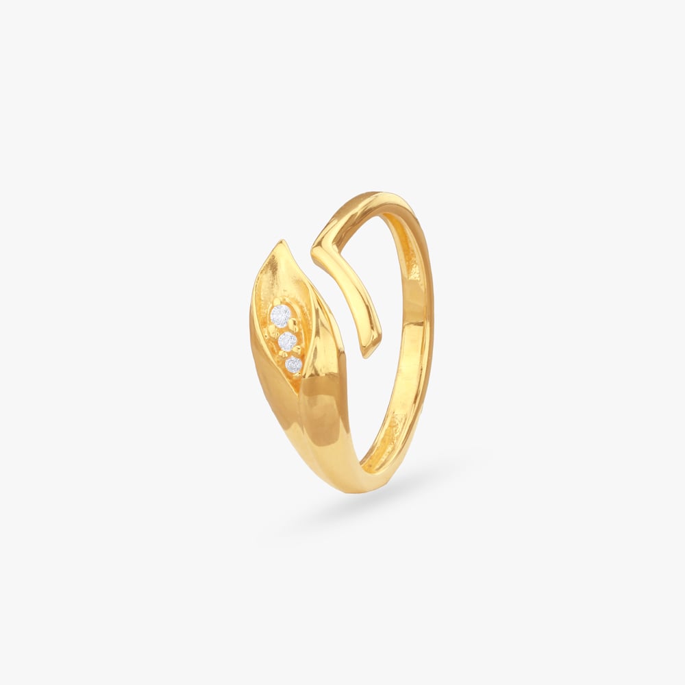 

Sleek Leaf Gold Ring