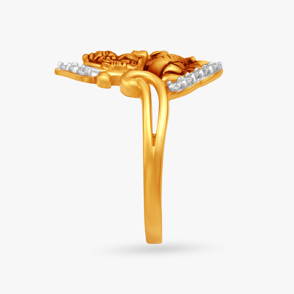 Diamond-Circled Gold Finger Ring,,hi-res image number null