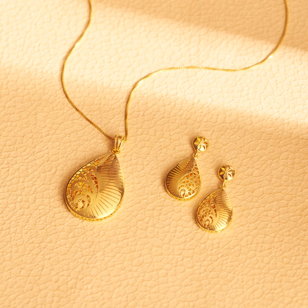 Delicate Radiant  Pendant and Earrings Set,,hi-res image number null