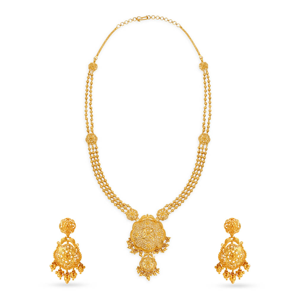 Regal Gold Necklace Set for the North Indian Bride