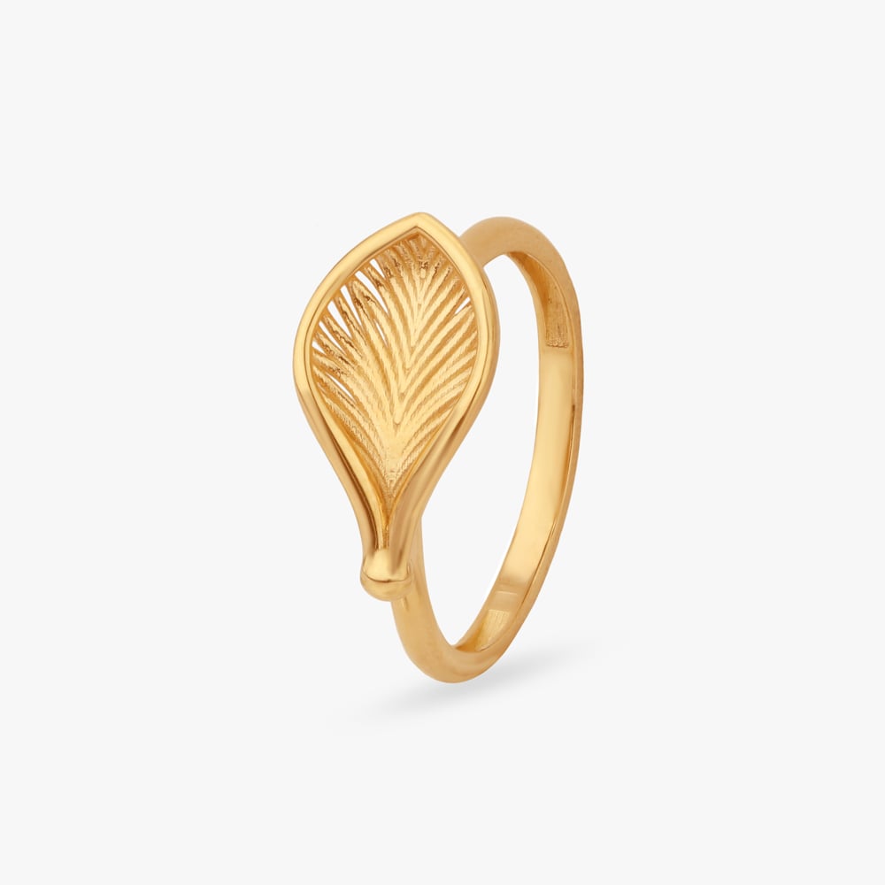 

Sculpted Foliage Gold Ring