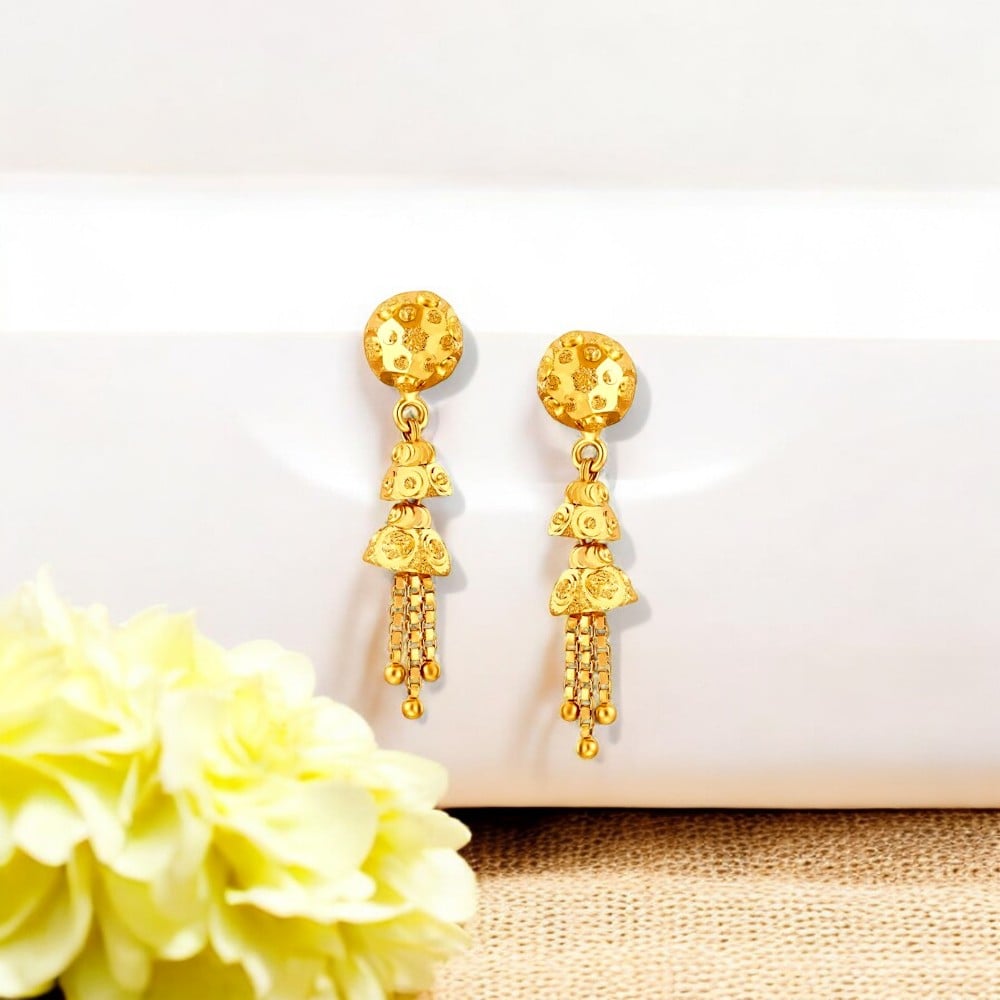 

Splendid Gold Jhumka Earrings