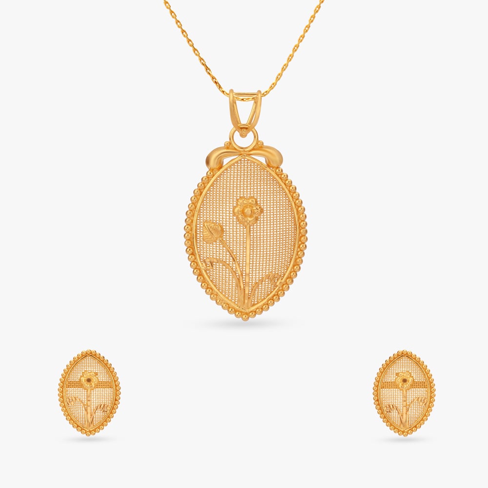 

Filigree Weave Gold Pendant and Earrings Set