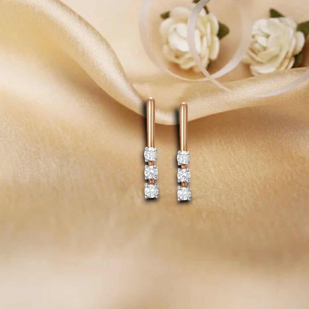 

Dainty Glam Diamond Stud Earrings