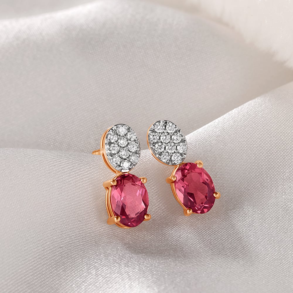 Pure Wonder Diamond Stud Earrings