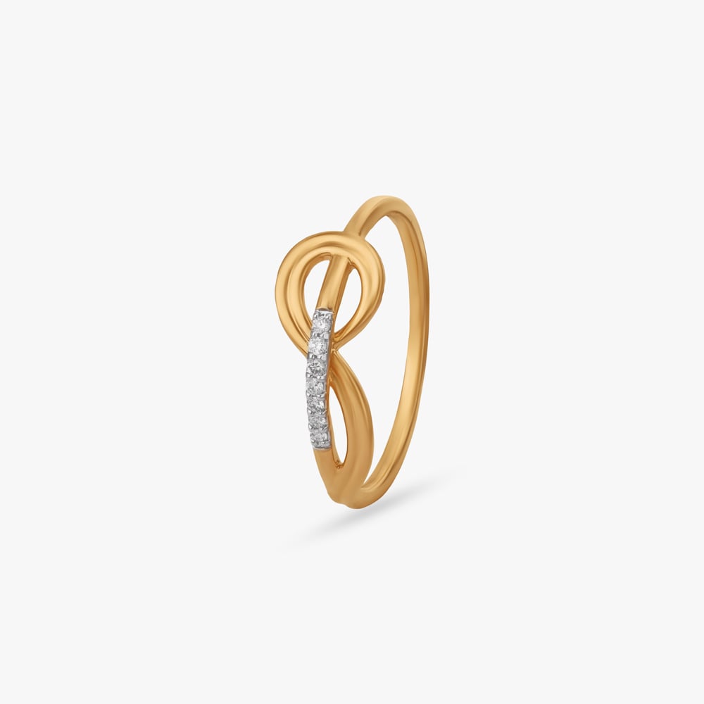 

Interlaced Curve Diamond Ring