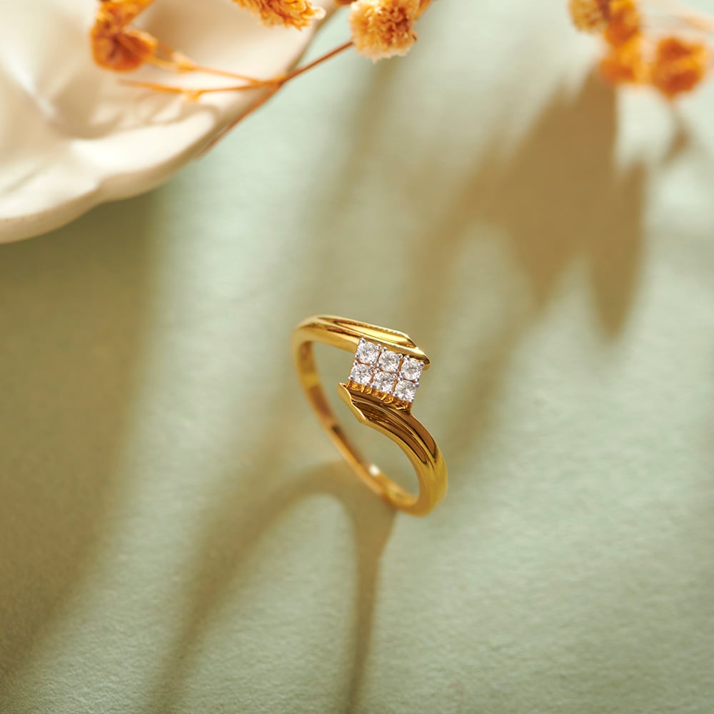 

Fancy Glossy Gold and Diamond Finger Ring