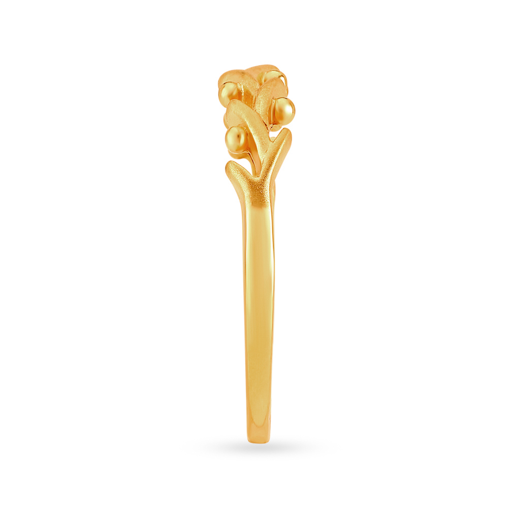 Entrancing Leaf Pattern Gold Finger Ring,,hi-res image number null