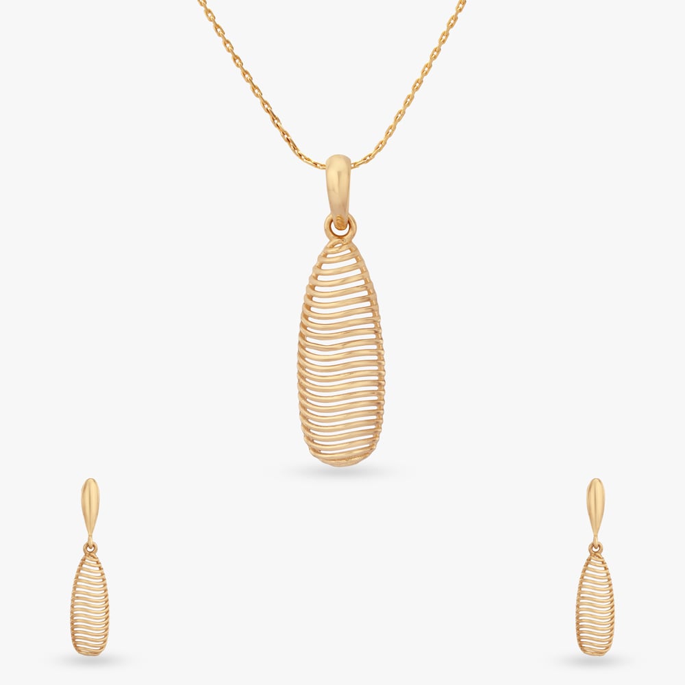

Ribbed Elongated Gold Pendant and Earrings Set