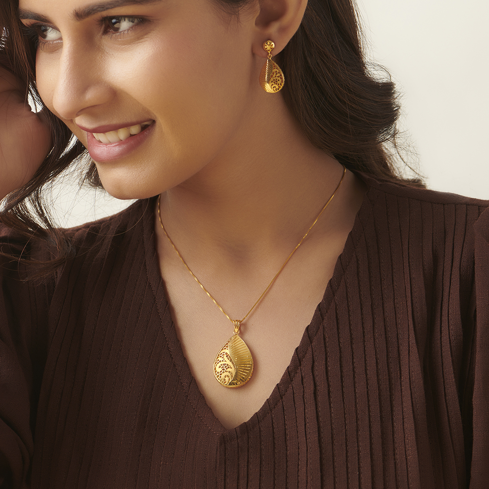 Delicate Radiant  Pendant and Earrings Set,,hi-res image number null