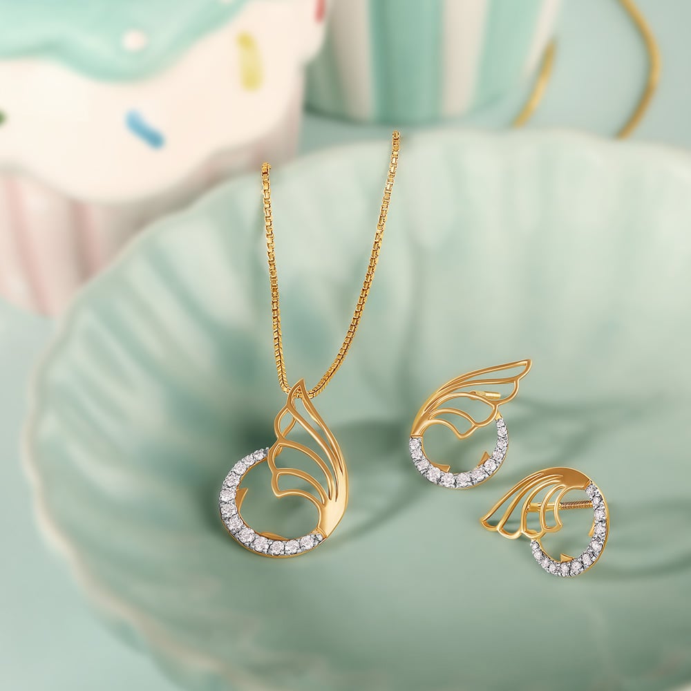 Striking Leafy Diamond Pendant and Earrings Set