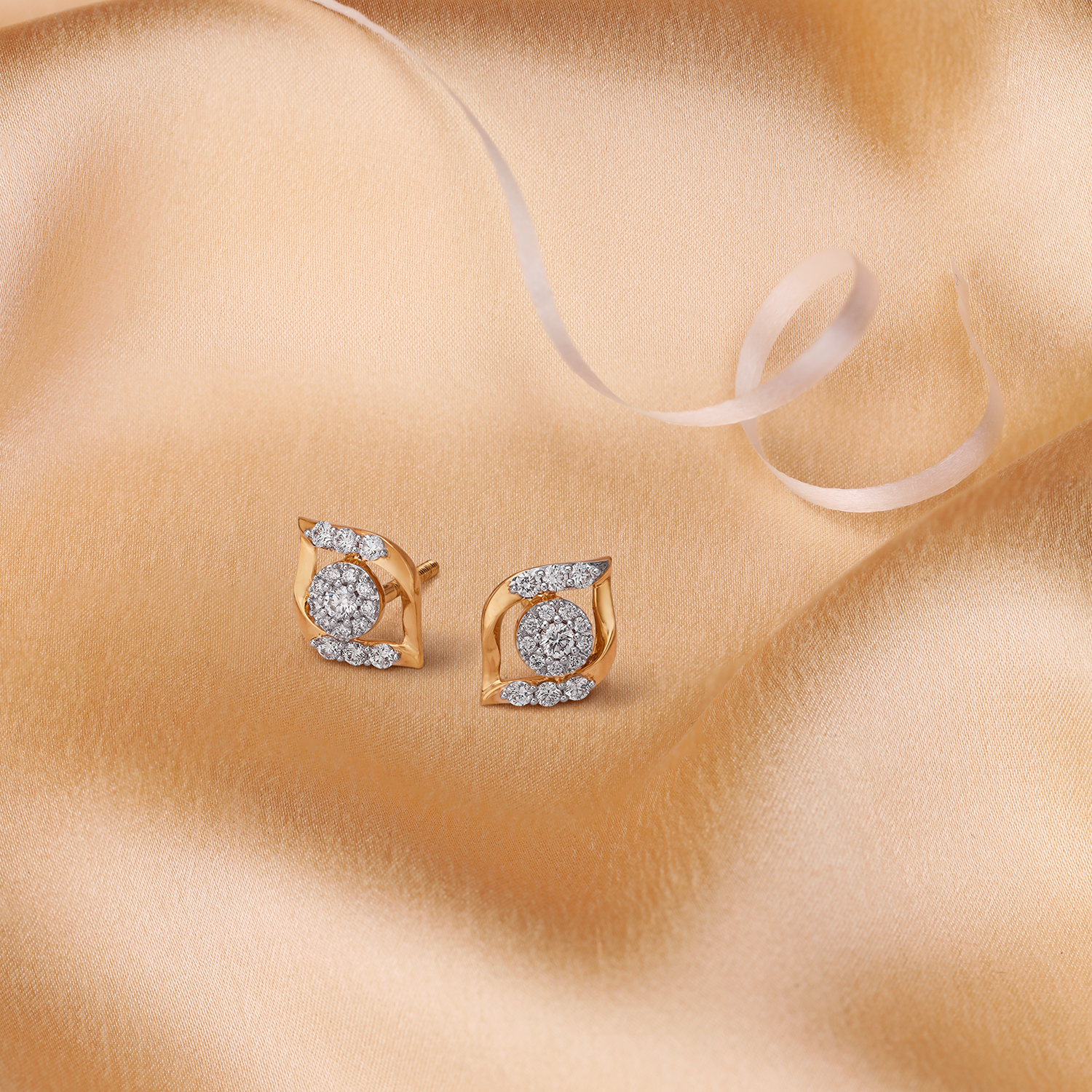Scintillating Nature Diamond Drop Earrings-baongoctrading.com.vn