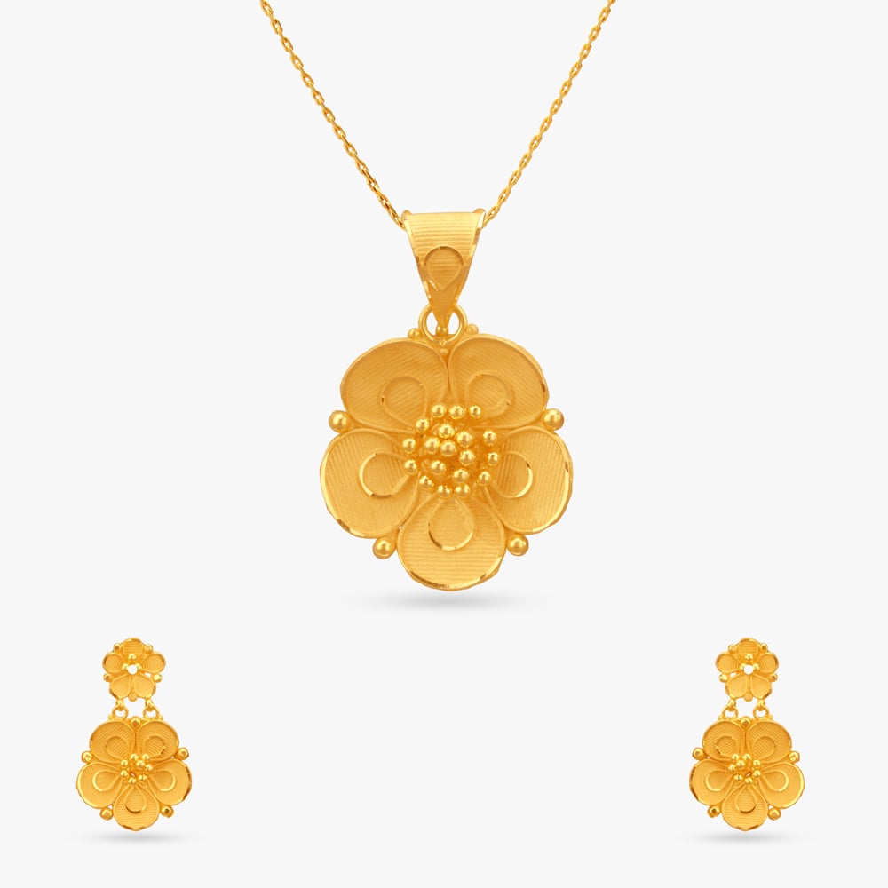 Fivefold Floral Gold Pendant and Earrings Set,,hi-res image number null