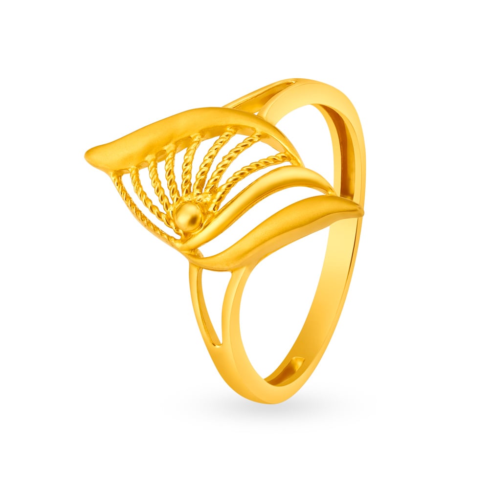 Intricate Gold Finger Ring with Jali Work