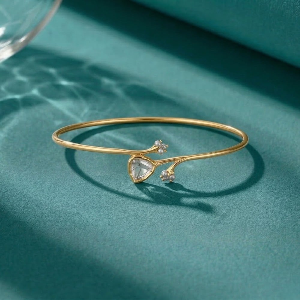 

Whisper Curve Gold Bangle