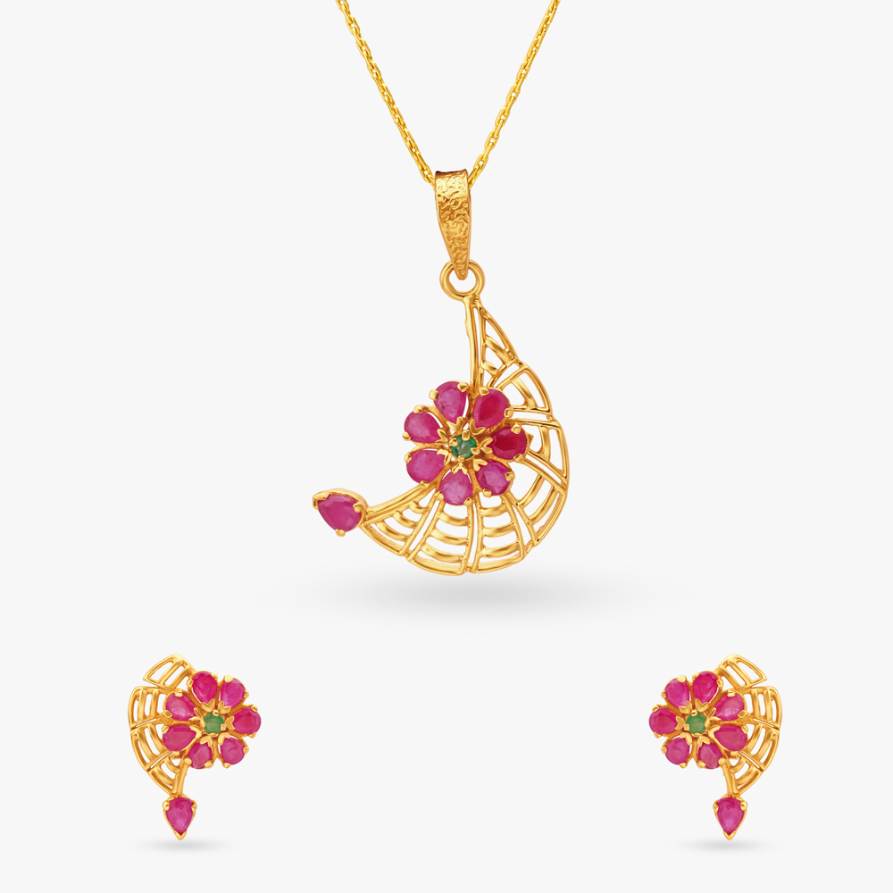 Grandeur Gold Pendant and Earrings Set,,hi-res image number null