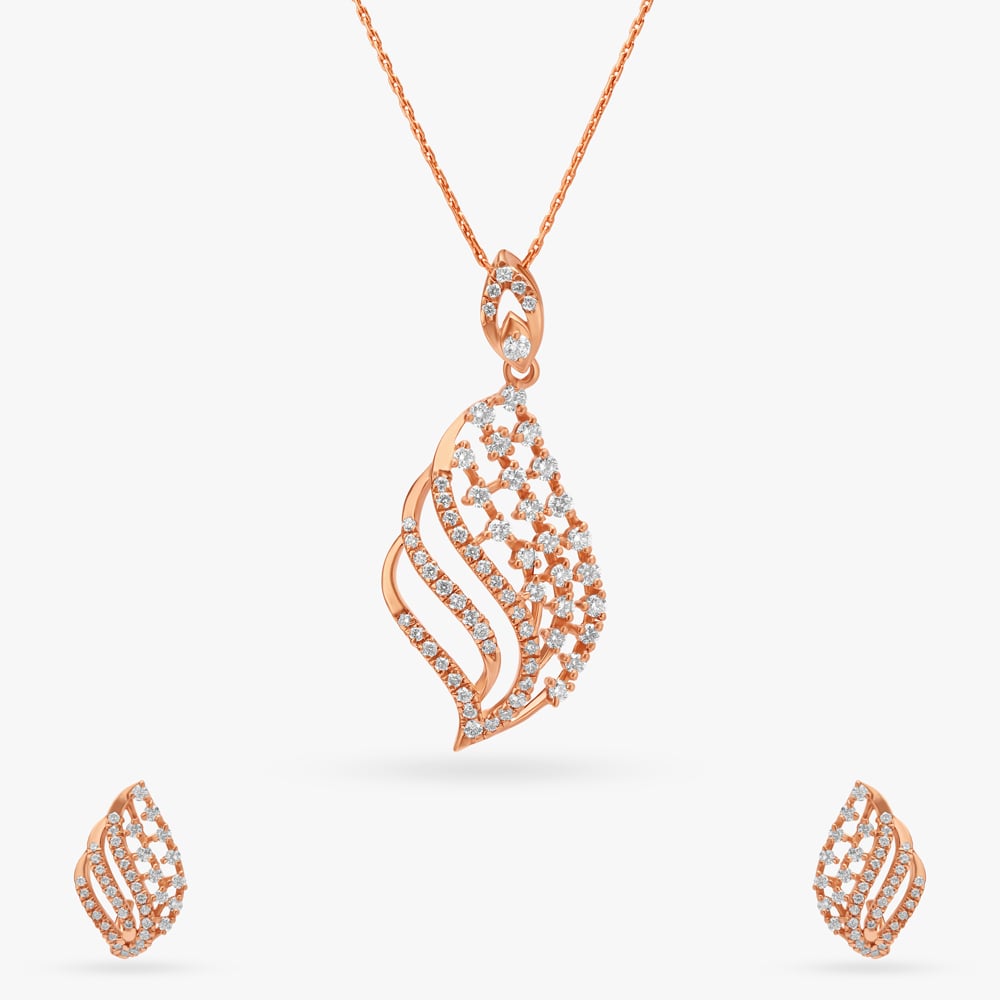 Colossally Glamorous Diamond Pendant With Earrings Set