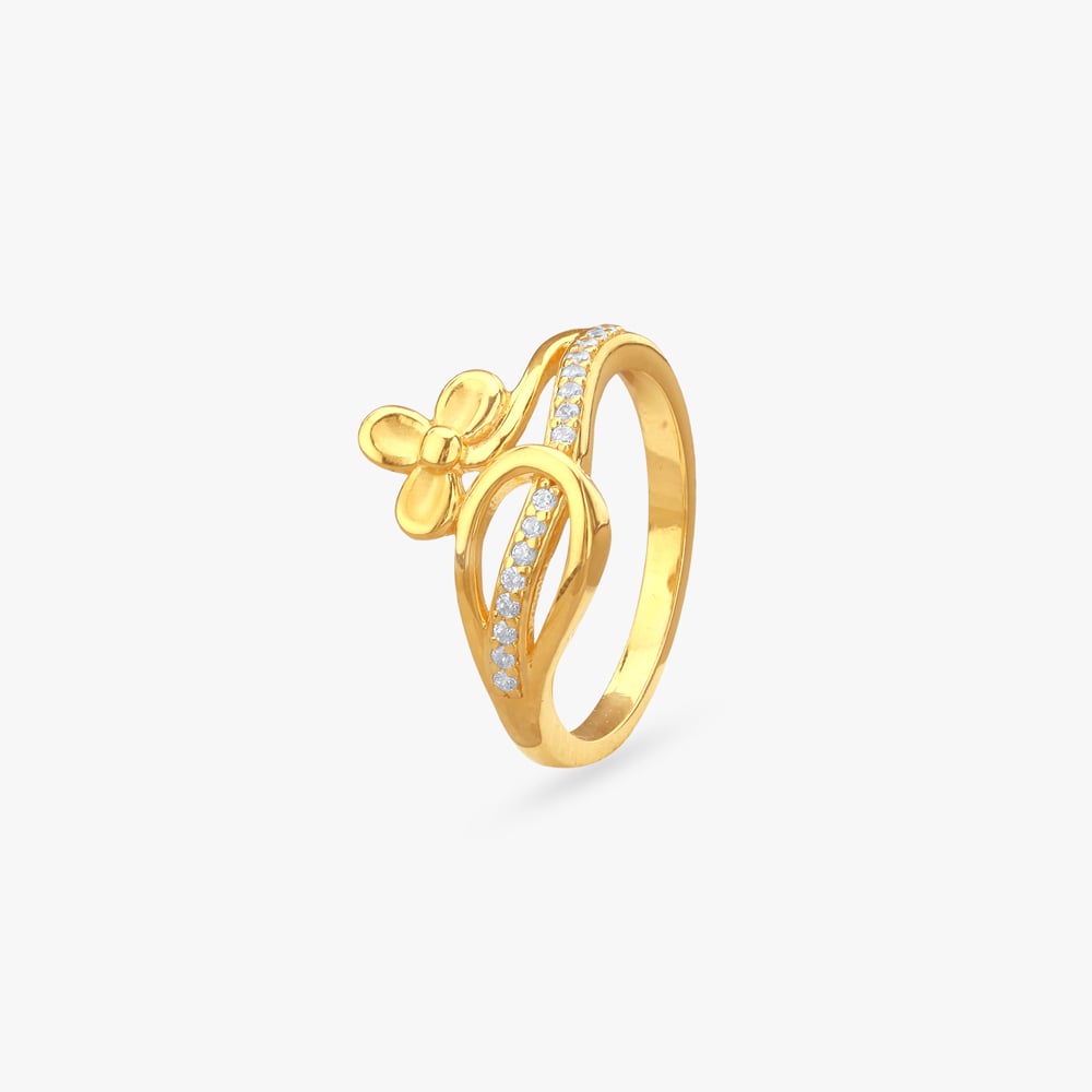 

Petal Trail Gold Finger Ring