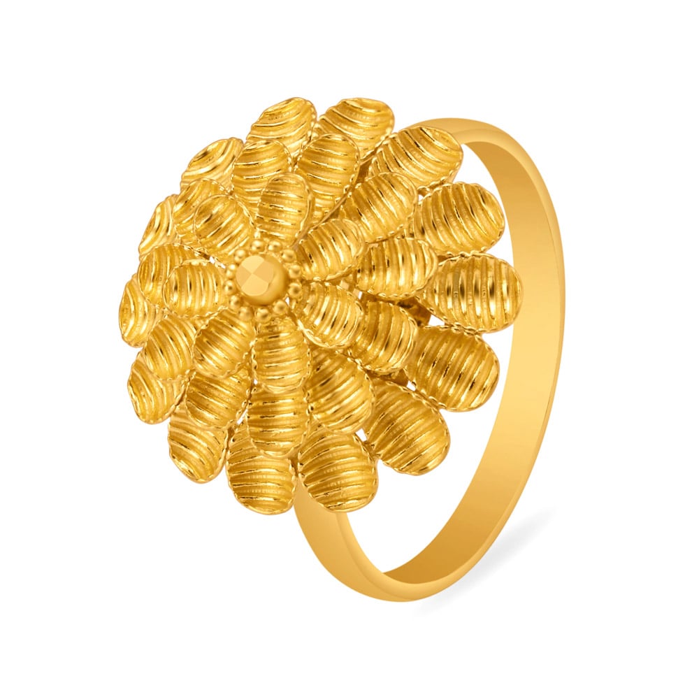 

Carved Gold Finger Ring with a Radial Pattern