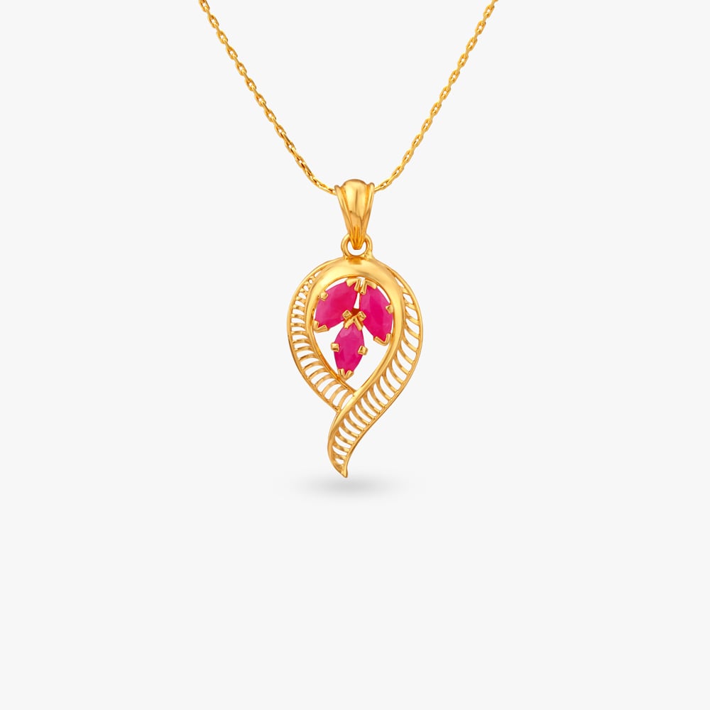 

Crimson Bloom Gold Pendant