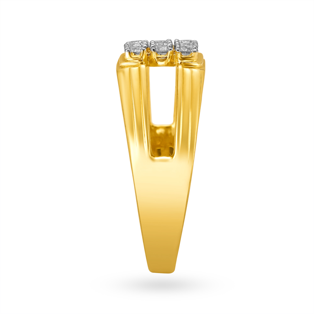 Dazzling 18 Karat Yellow Gold And Diamond Finger Ring,,hi-res image number null