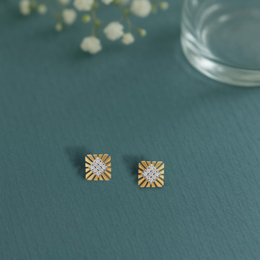 

Gleaming Rhombus Diamond Stud Earrings