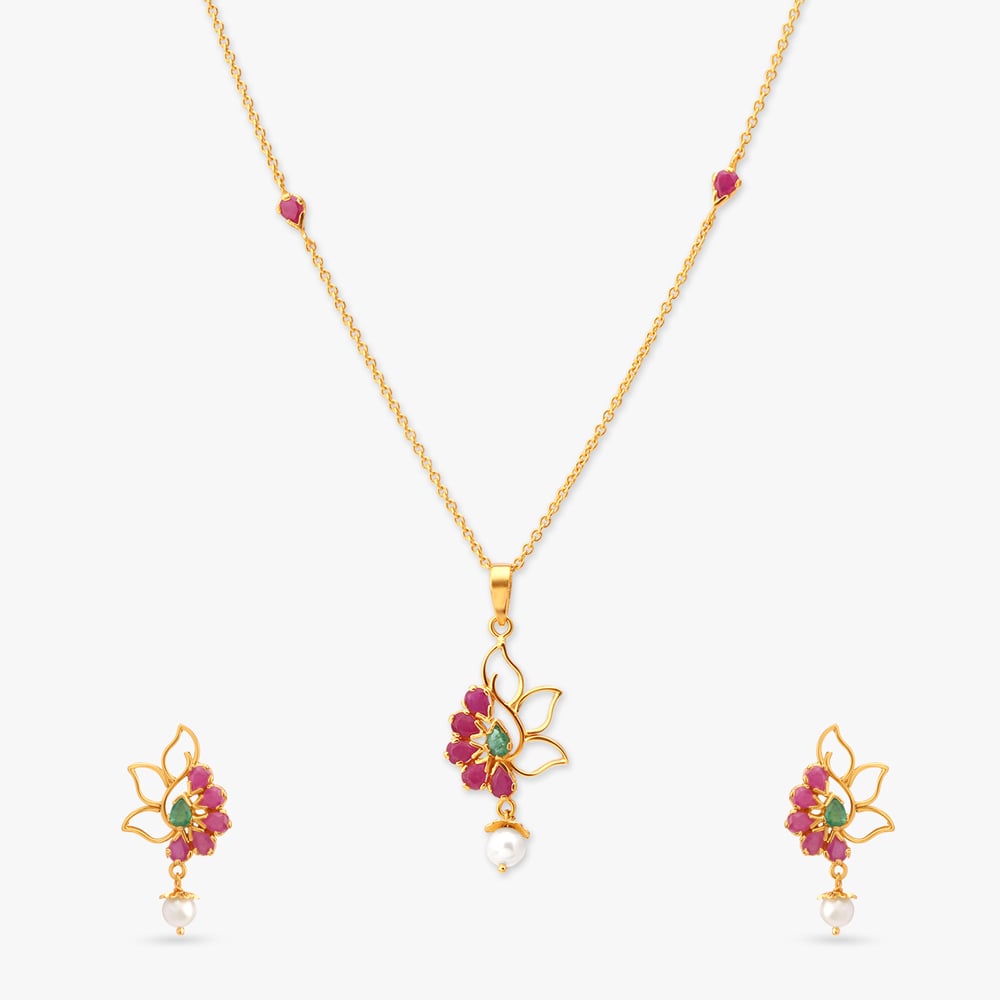 Elegant Gold Pendant with Chain and Earrings Set,,hi-res image number null