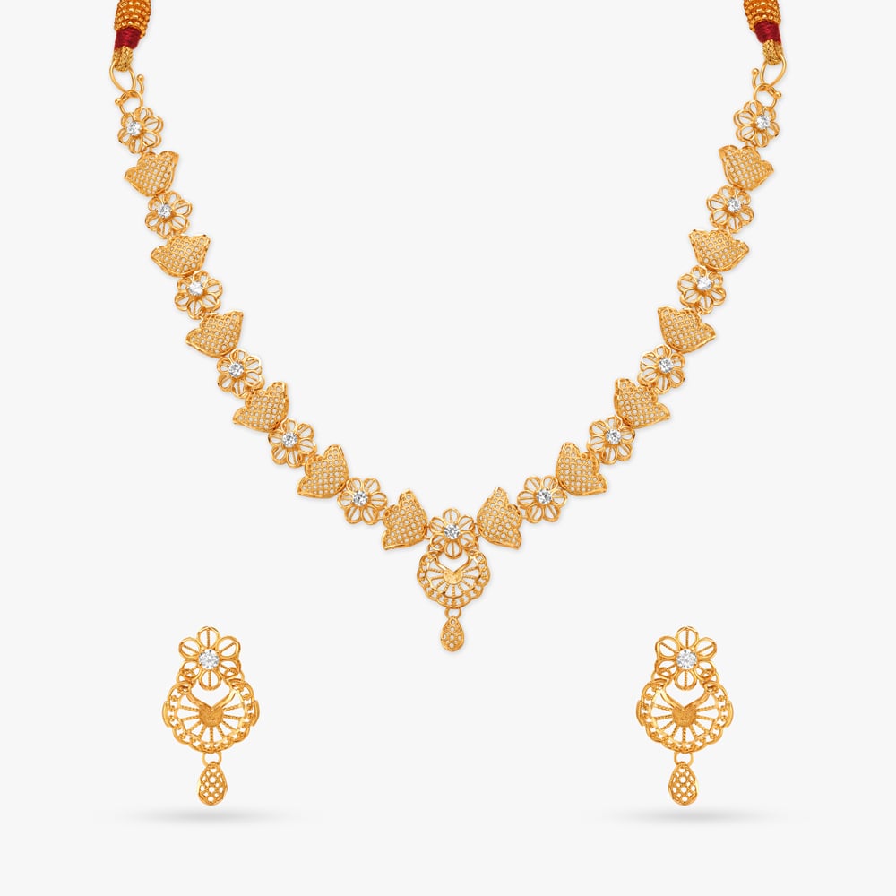 

Traditional Floral Necklace Set
