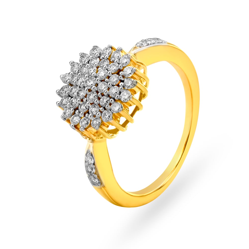 

Radiant Diamond and Gold Finger Ring