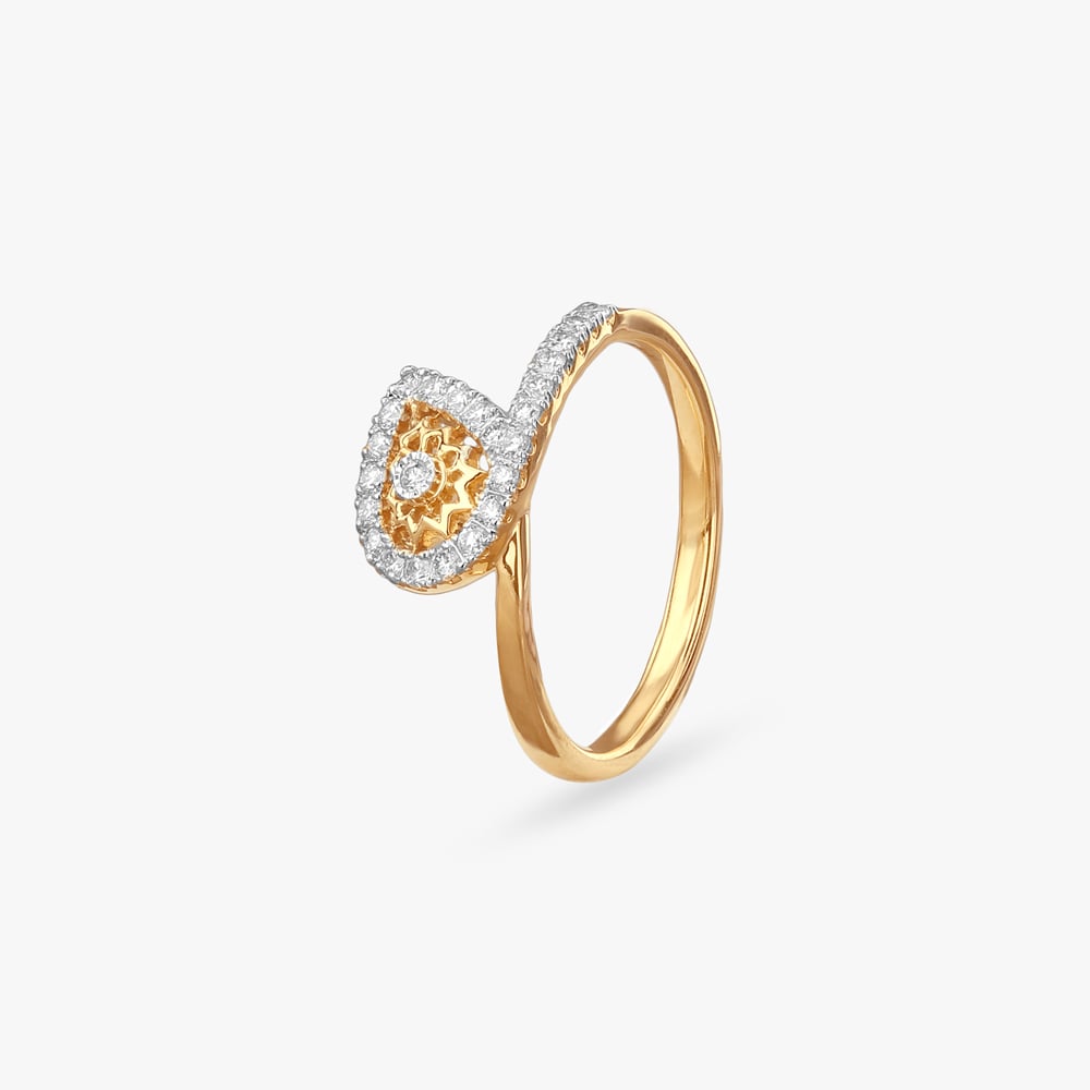 

Teardrop Bloom Diamond Ring