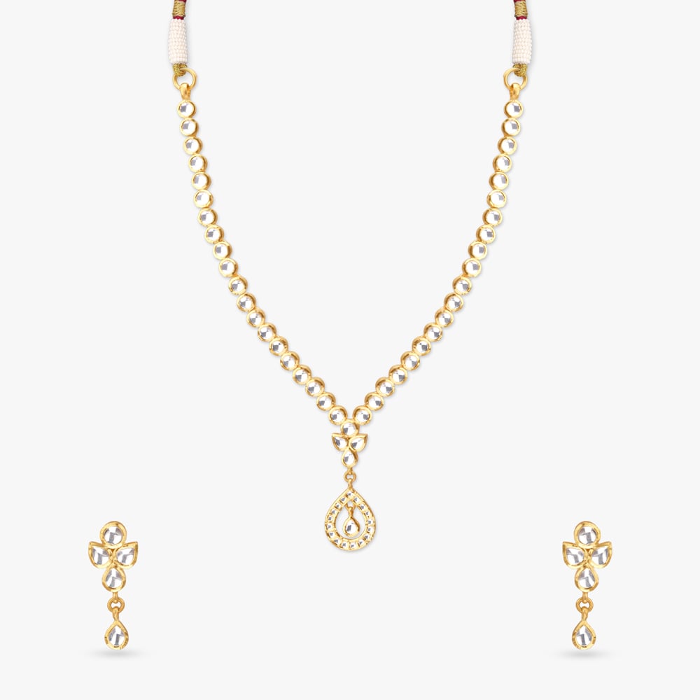 

Kundan Aura Gold Necklace Set