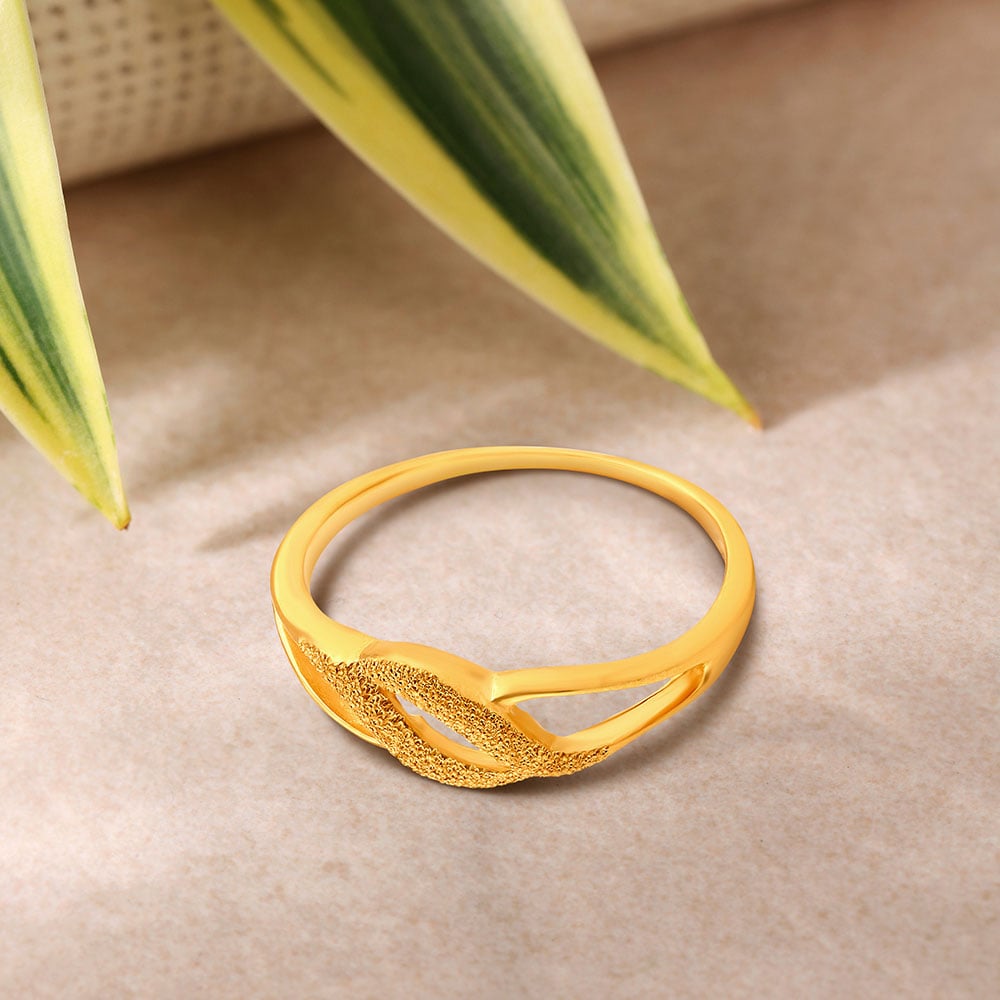 

Unique 22 Karat Yellow Gold Leaf Finger Ring