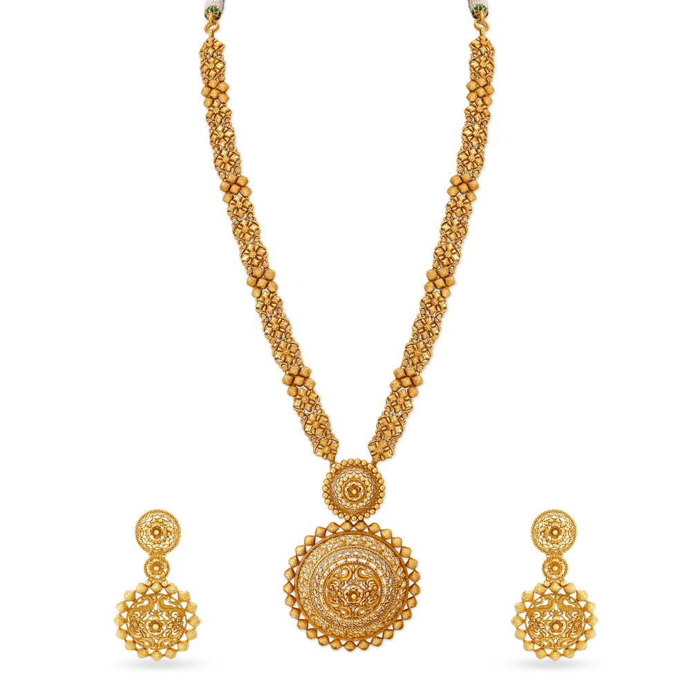 

Queenly Filigree Gold Necklace Set