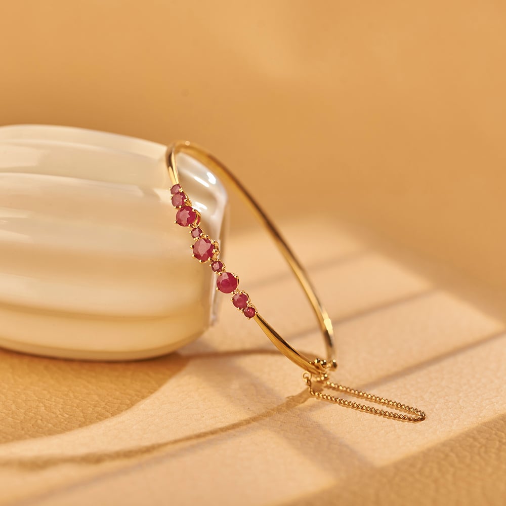 

Classical Gold Bangle