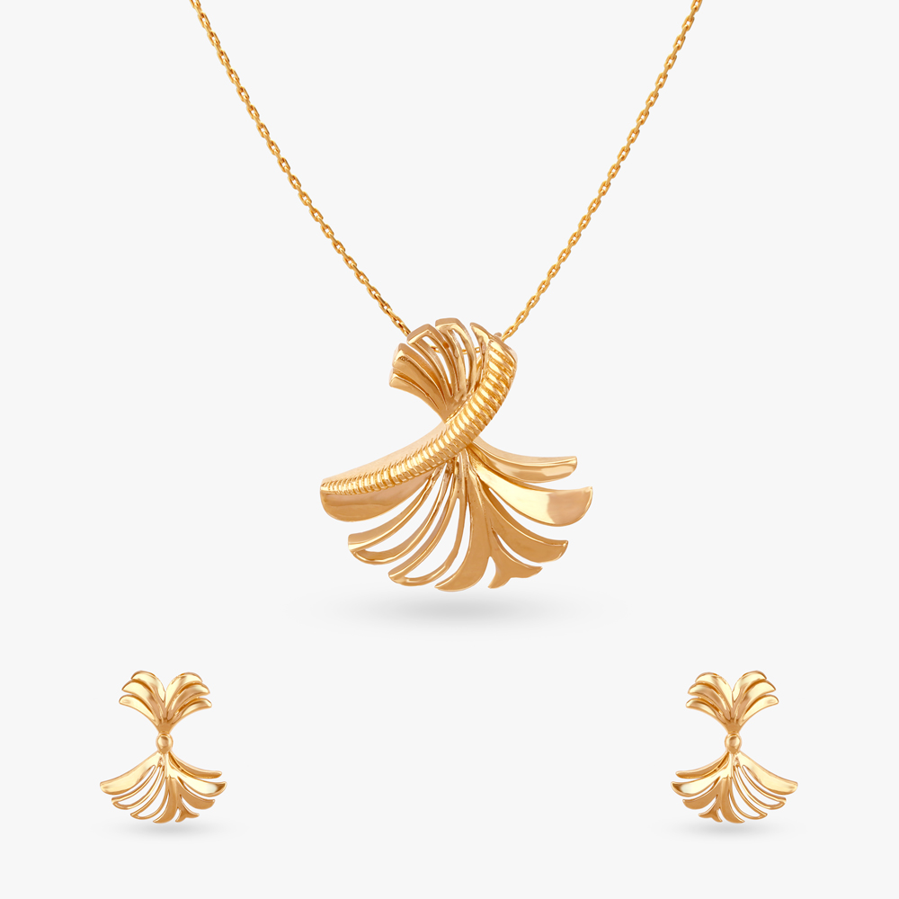 

Fan Flare Gold Pendant and Earrings Set