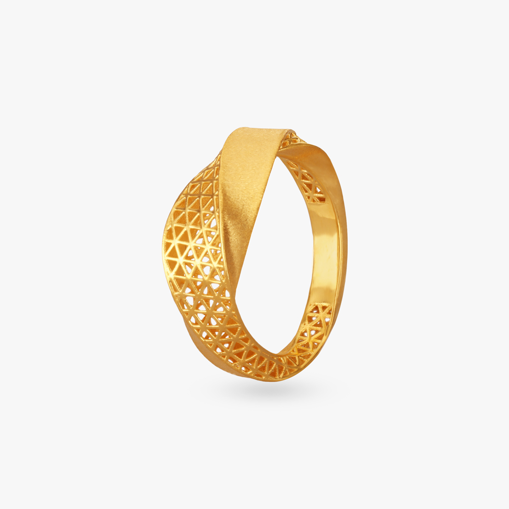 

Modern Twisted Gold Finger Ring