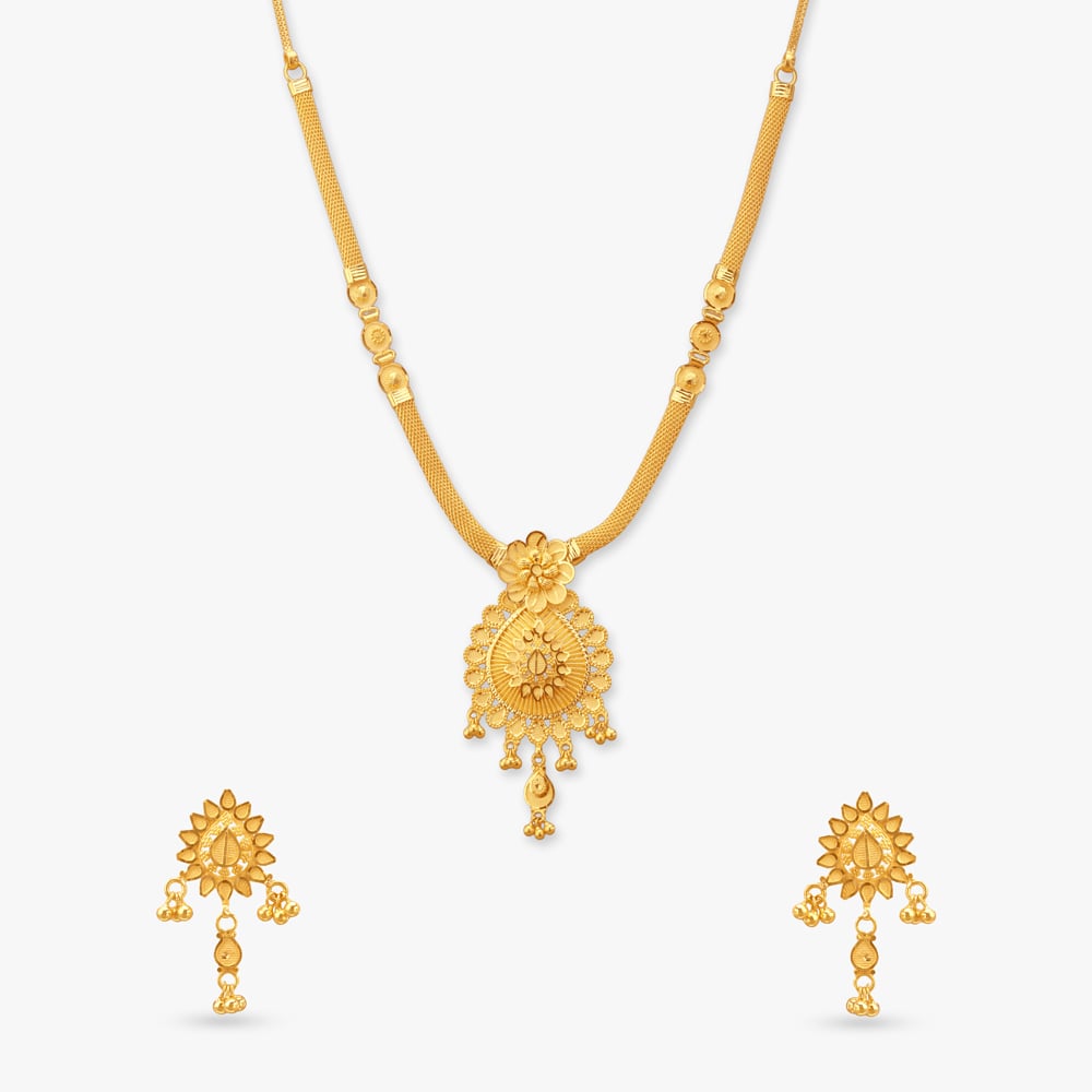 

Antique Shine Gold Necklace Set