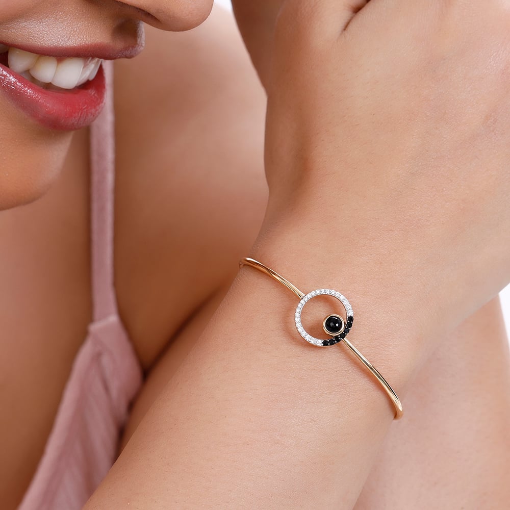 18KT Yellow Gold Gleaming Circle Diamond and Onyx Bangle,,hi-res image number null